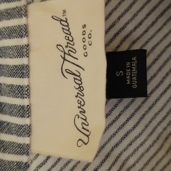 Universal Thread sleeveless top - Picture 3 of 4